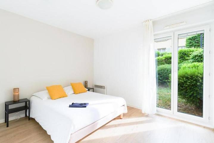 Location de vacances pour 6 personnes, avec piscine et jardin à Lissieu - 2