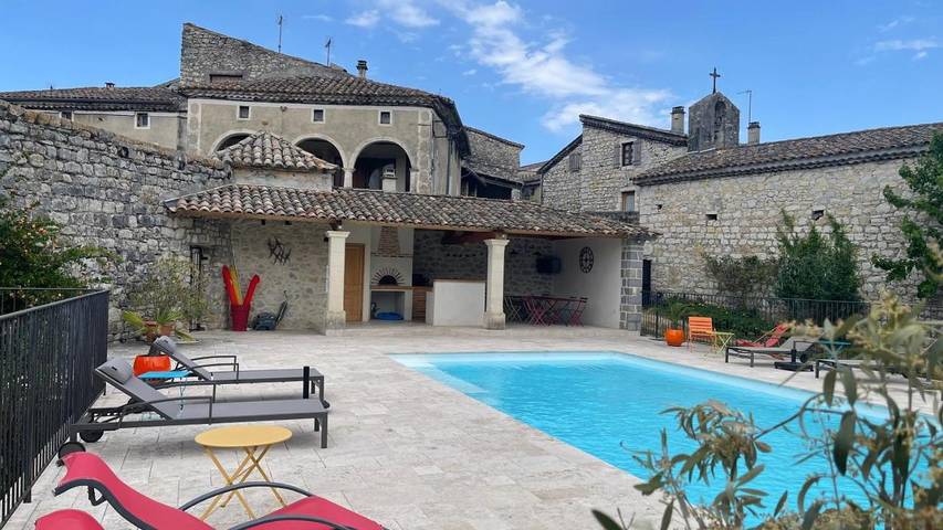 Location de vacances pour 6 personnes, avec vue ainsi que piscine et terrasse à Saint-Maurice-d'Ibie - 3