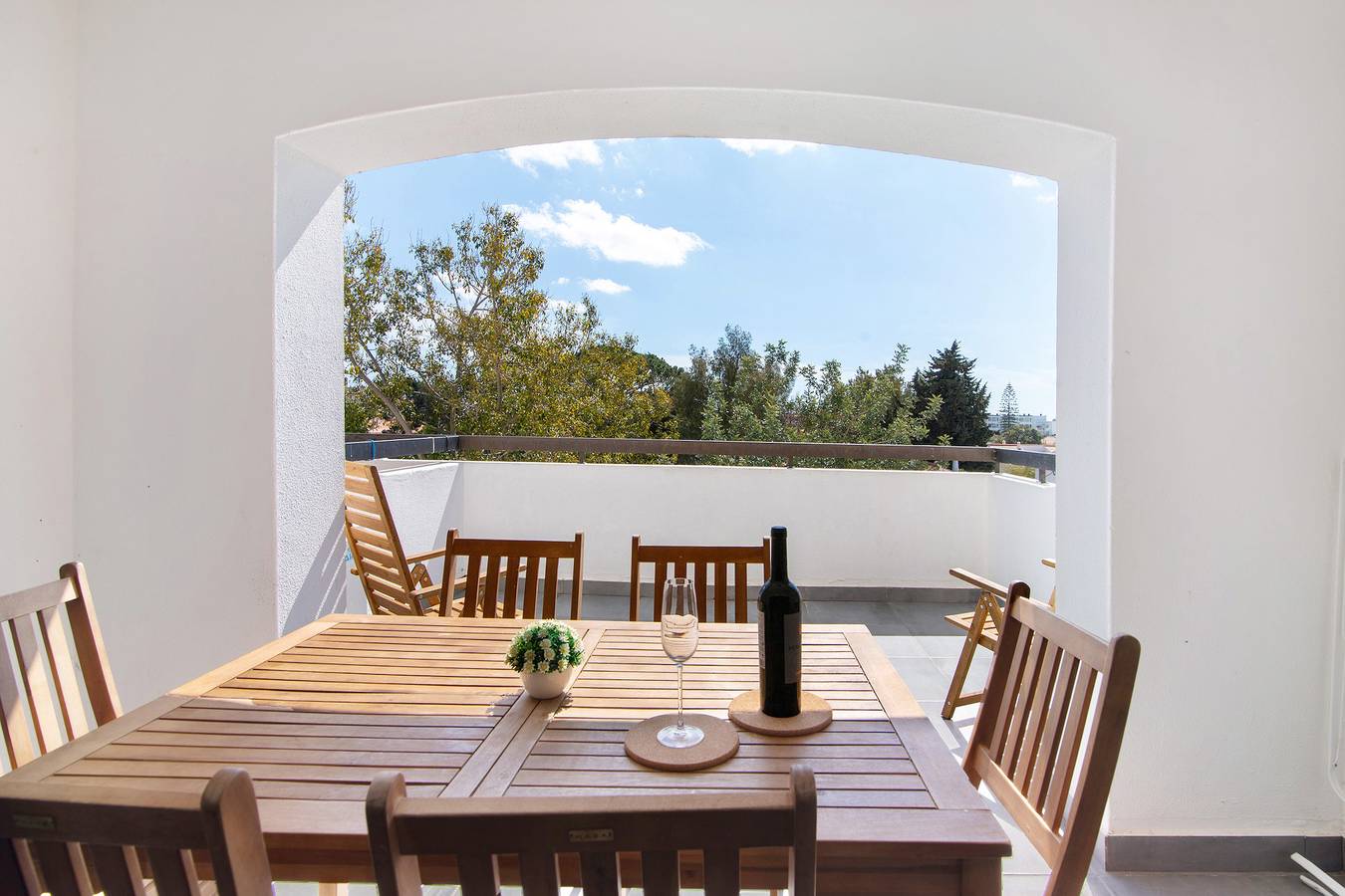 Entire apartment, Apartment 'Magnificent Beach' with Shared Pool, Wi-Fi and Air Conditioning in Monte Choro, Albufeira
