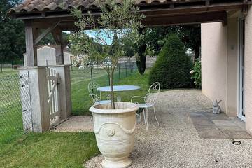 Gîte pour 2 personnes, avec jardin et terrasse à Lalinde