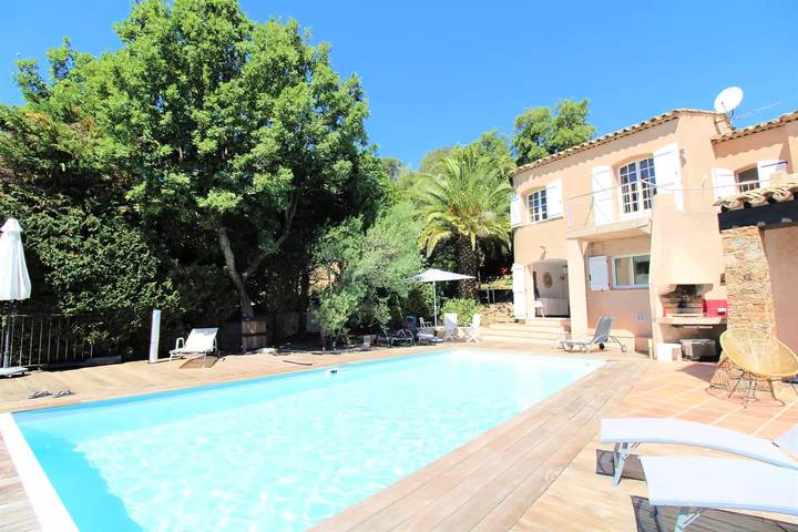 Villa pour 8 personnes, avec terrasse ainsi que vue et piscine à Grimaud - 3