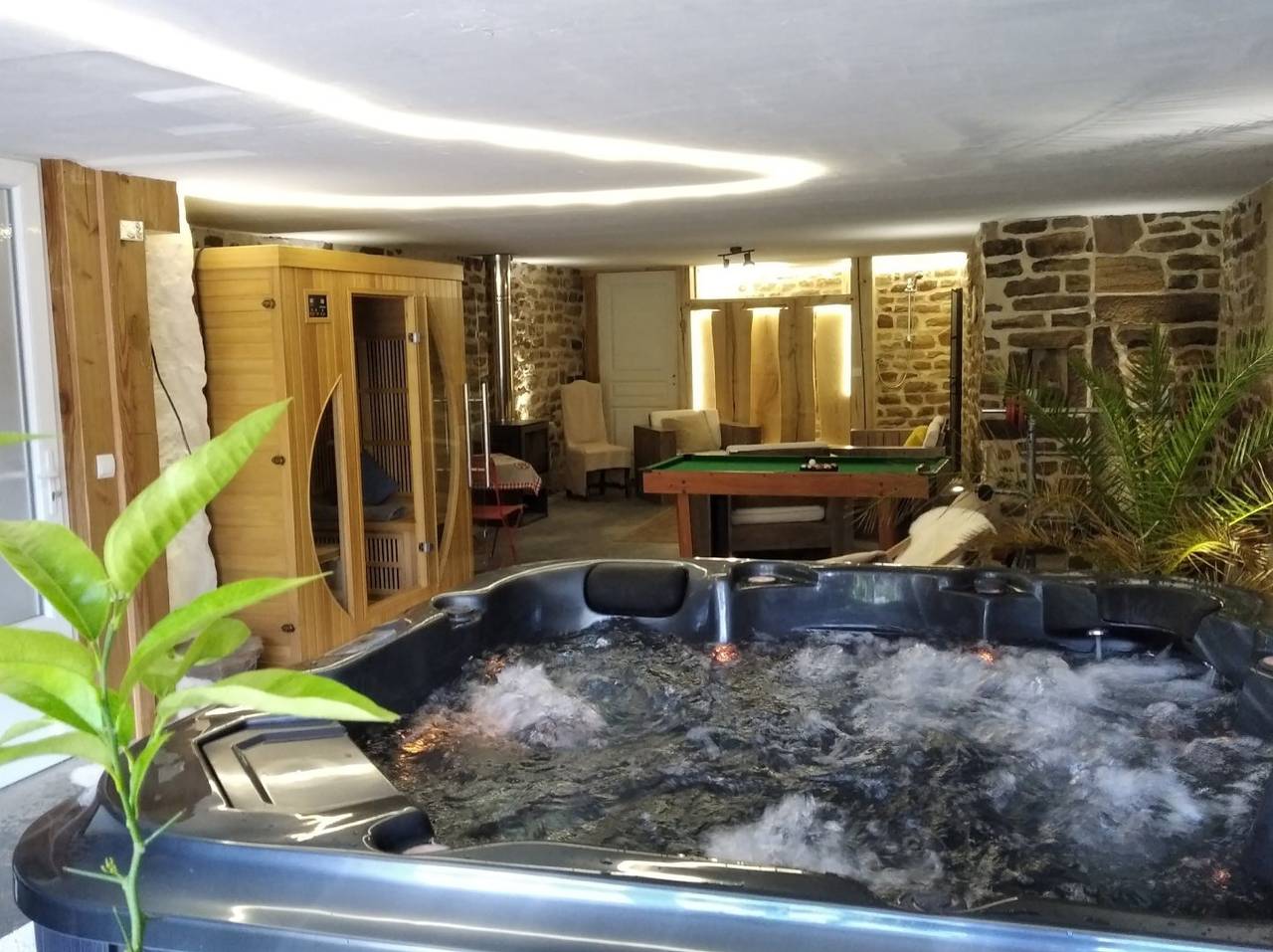Maison Clair de Lune - piscine, spa, jacuzzi et sauna privés in Uzemain, Région d'Épinal
