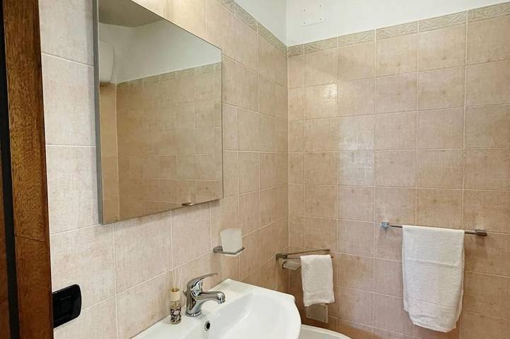 Apartamento entero, Sweet Sun King Apartment – A Peaceful Oasis Just 10 Minutes from Corso Italia ☀️🌿 in Meta, Provincia de Nápoles