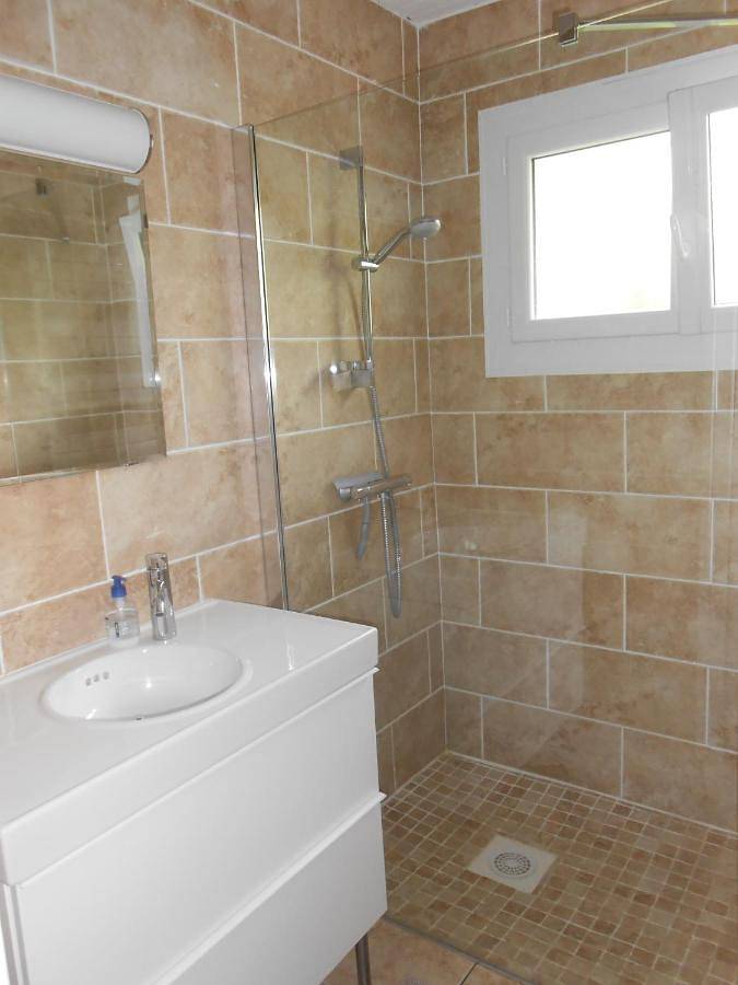 Location de vacances pour 8 personnes, avec terrasse ainsi que jardin et piscine à Roquetaillade - 4