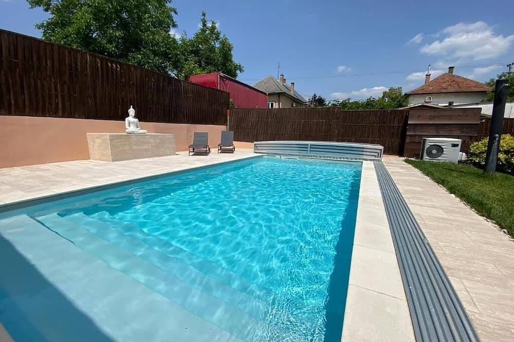 Ganze Wohnung, Garden Spa Resort - A private apartment with heated pool, terrace, and garden. in Budapest, Mittelungarn