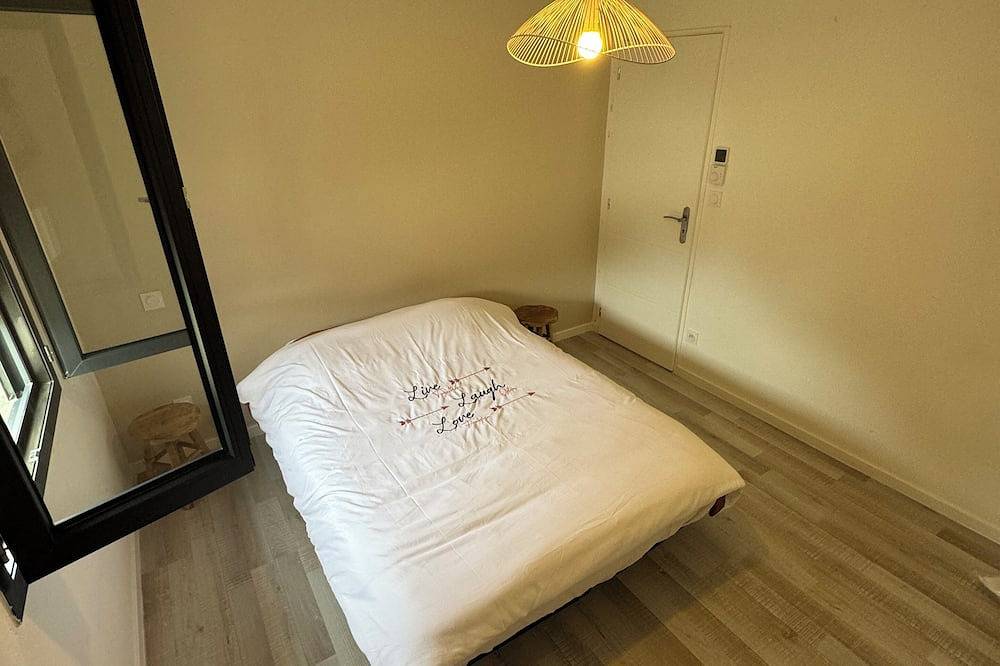 Superb house with garden and swimming pool close to transport links in Avignon, Vaucluse
