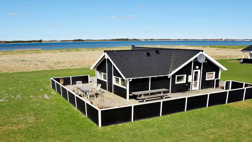 Ferieudlejning for 6 personer, med udsigt og terrasse, husdyr tilladt i Egense