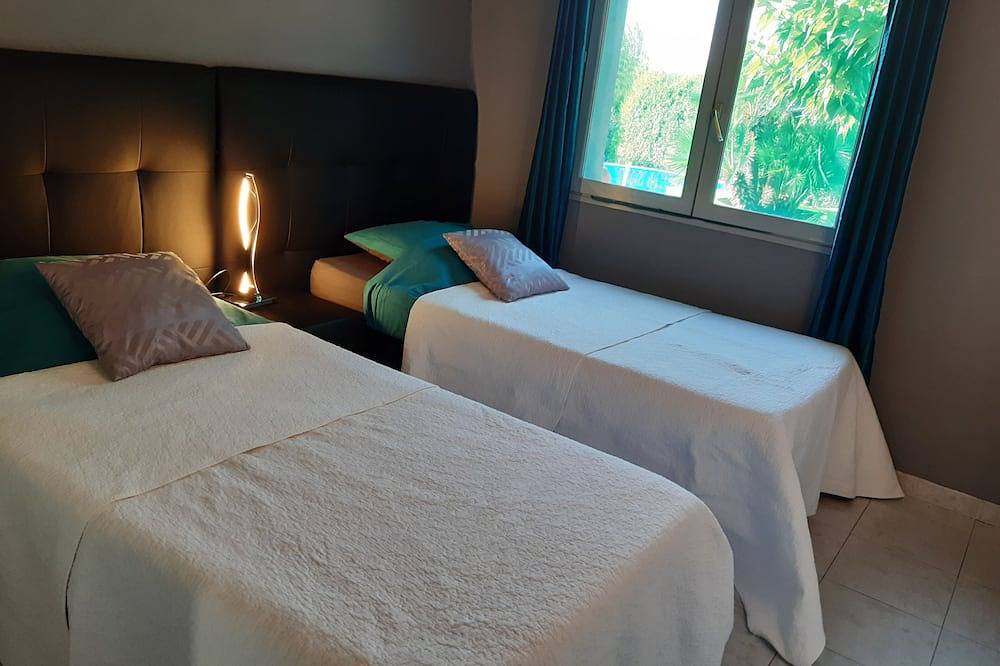 Villa indépendante climatisée avec piscine privée à 80 m à pieds de la plage! in Zonza, Arrondissement de Sartène