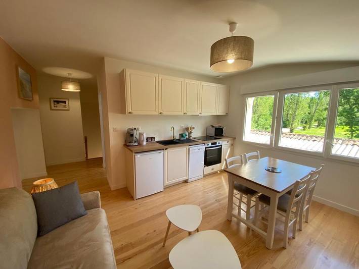 Gîte pour 4 personnes, avec vue ainsi que jardin et vue sur le lac, adapté aux familles à La Rivière - 2
