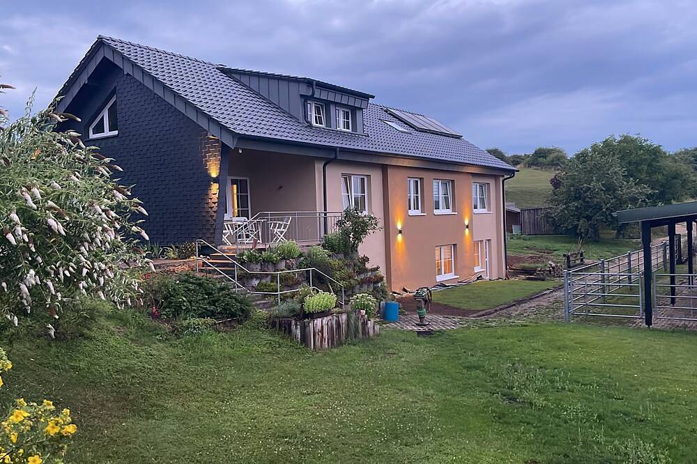 Ganze Wohnung, Idyllisch in der Landschaft liegendes Anwesen  4 Schlafzimmer und Sauna in Hillesheim, Vulkaneifel