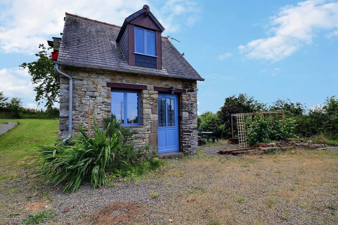 La petite maison bleue in Val-Couesnon, Fougères-Vitré