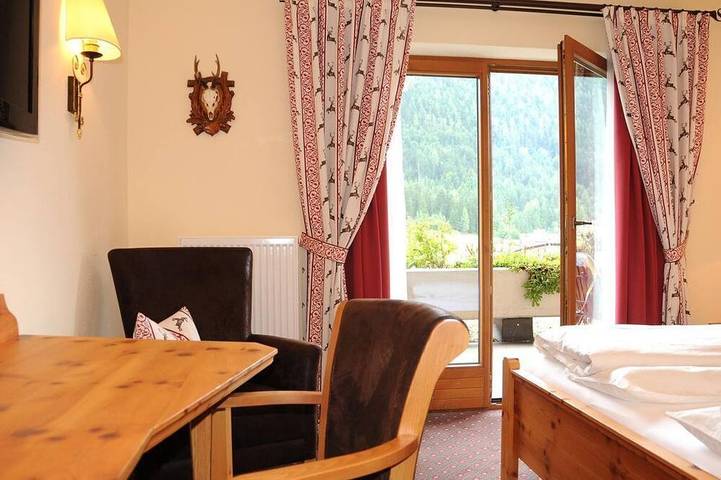 Doppelzimmer \"Zirbenholz\" 4-6 Nächte - Hotel Neuwirt in Brandenberg, Kaisergebirge