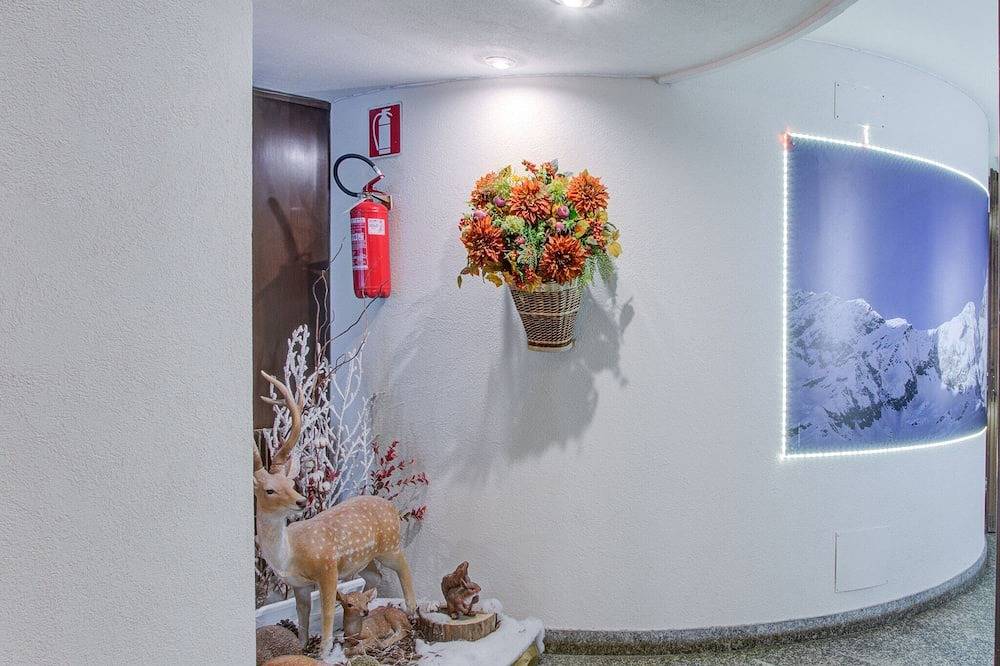 Entire apartment, Apartment in Cervinia with Ski Access in Cervinia Cielo Alto, Valtournenche