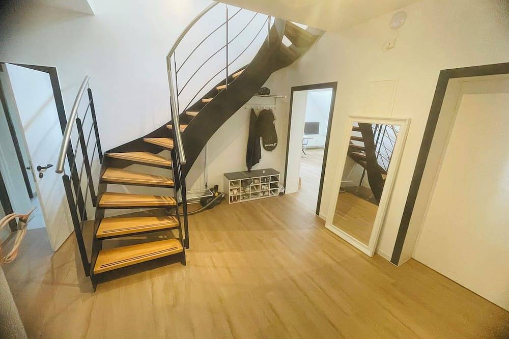 Appartamento intero, Large, fully equipped apartment with parking spaces in Düsseldorf, Dusseldorf e dintorni