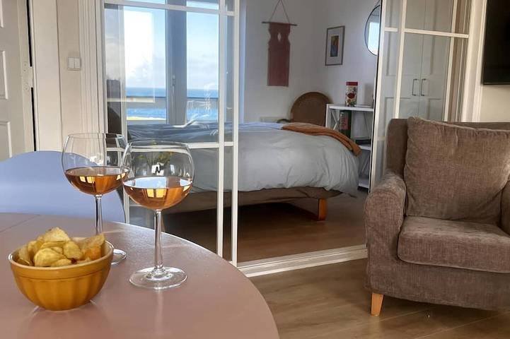 Ganze Wohnung, Meerblick & Klippen – 50 m zum Meer in Allinge, Bornholm
