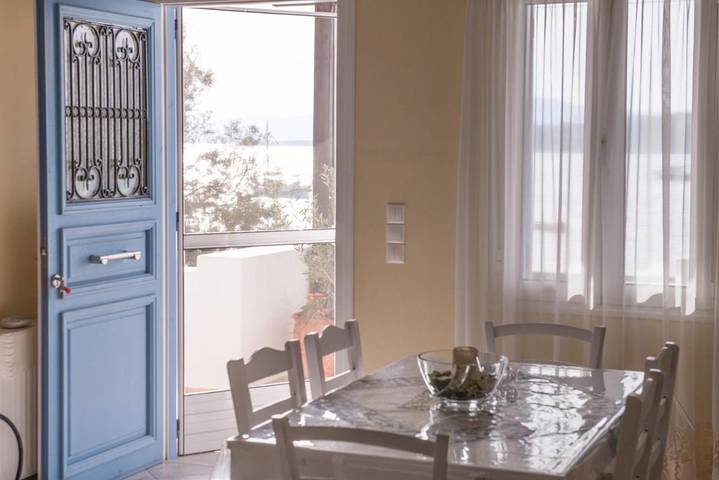 Location de vacances pour 6 personnes, avec terrasse et vue dans Aliki - 2