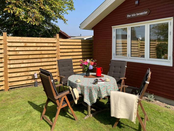 Feriehus for 2 personer, med Terrasse og Hage i Hvidbjerg Strand