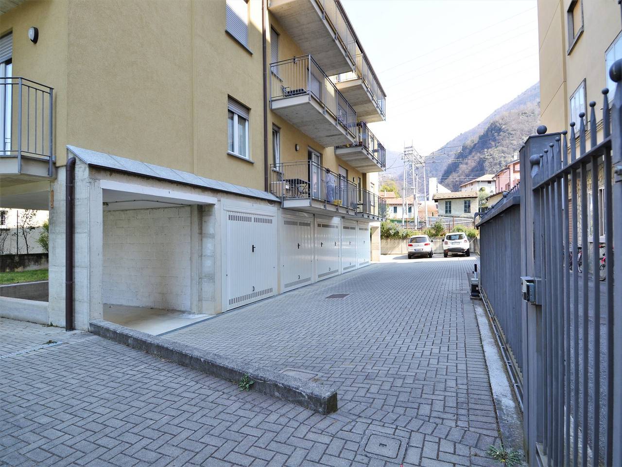 Geheel appartement, Appartement bij Comomeer met Uitzicht in Dervio, Westelijke Orobie-Alpen