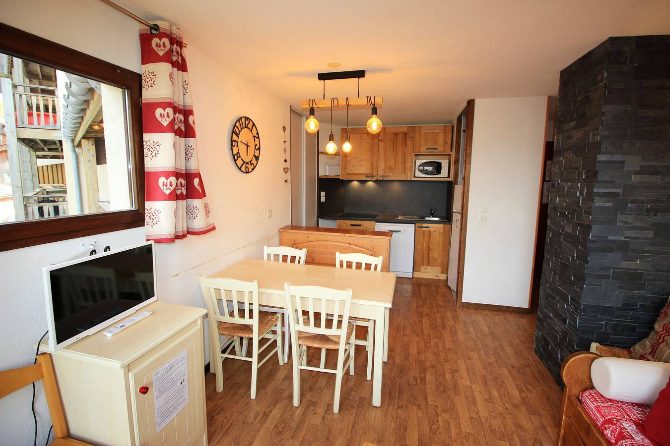 Ganze Wohnung, Ferienwohnung für 6 Personen mit Balkon/Terrasse in La Norma, Villarodin-Bourget