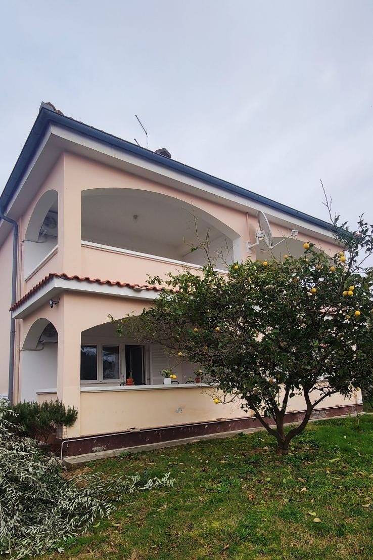 Ganze Wohnung, 1-Zimmer-Ferienwohnung mit Balkon Lopar (Rab) -c in Lopar, Rab