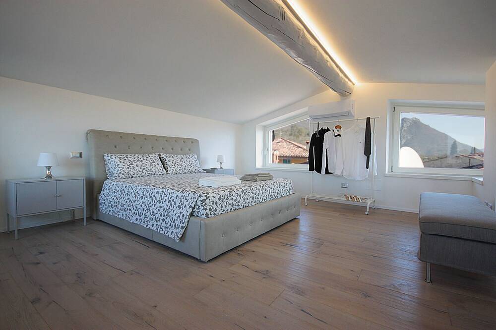 Luxus-Penthouse und Design mit herrlichem Blick auf den Gardasee in Maderno, Toscolano-Maderno