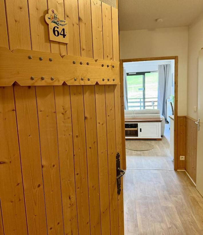 Gîte pour 3 personnes, avec Balcon ainsi que Terrasse et Vue à Mijoux - 4