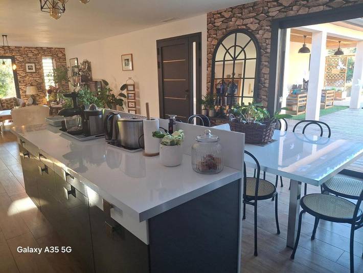 Location de vacances pour 8 personnes, avec jardin ainsi que vue et piscine à Mourèze - 4