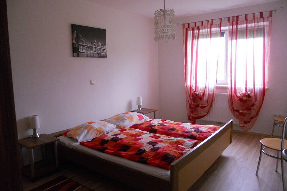 Ganze Wohnung, Ferienwohnung Salzburger Land Nähe Wallersee mit großer Terrasse in Straßwalchen, Bezirk Salzburg-Umgebung