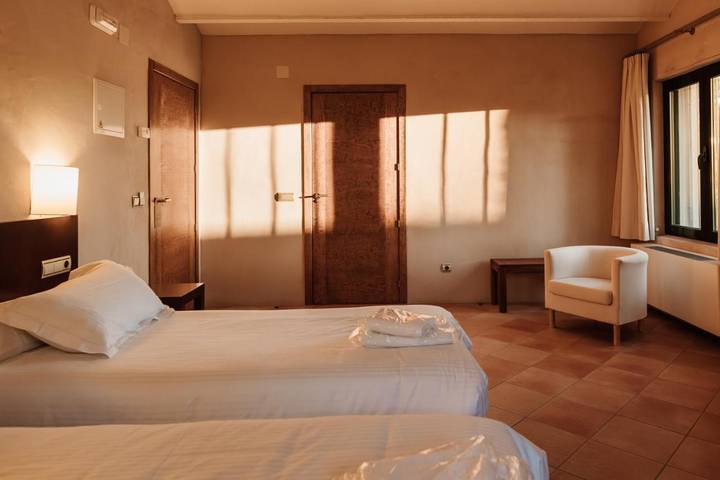 Hotel para 3 personas, con terraza además de piscina y jardín, Se admiten mascotas en Comarca del Noroeste (Murcia) - 4