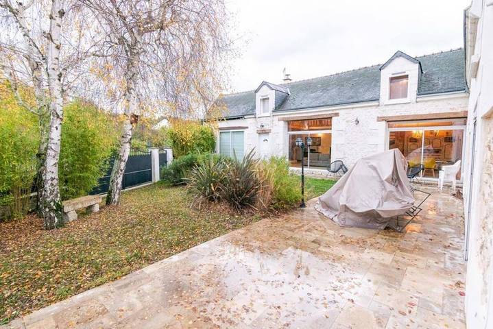 Location de vacances pour 14 personnes, avec vue et jardin à Vallières-les-Grandes - 2