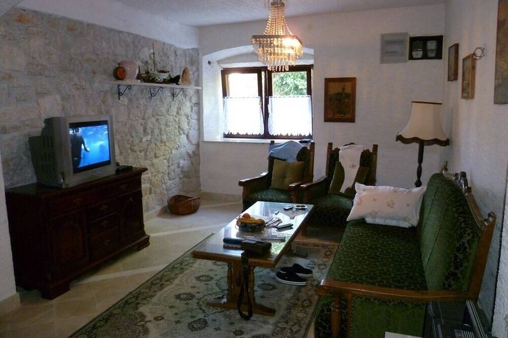 Ganze Wohnung, Ferienwohnung in Zlarin mit Balkon, W-Lan, Waschmaschine (3813-2) in Zlarin (Kroatische Adria), Dalmatinische Inseln