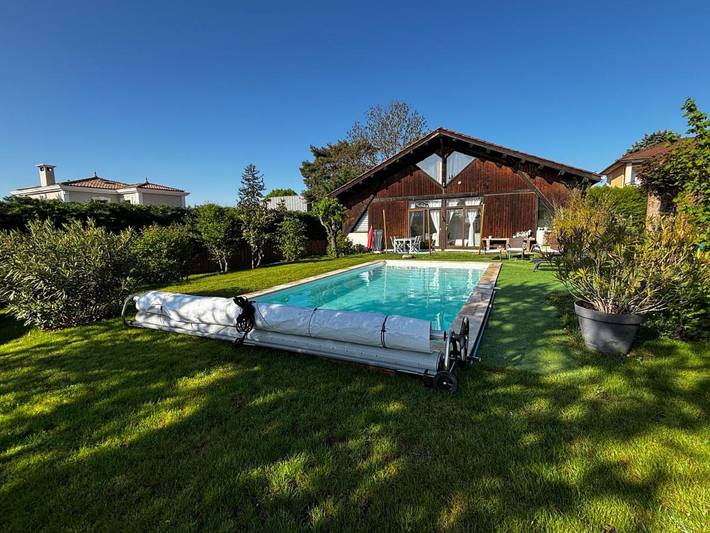 Location de vacances pour 4 personnes, avec piscine ainsi que jardin et vue à Saint-Didier-au-Mont-d'Or