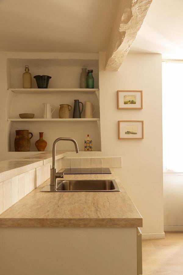 Appartement entier, Maison de village Arty et terrasse au calme in Lourmarin, Parc naturel régional du Luberon