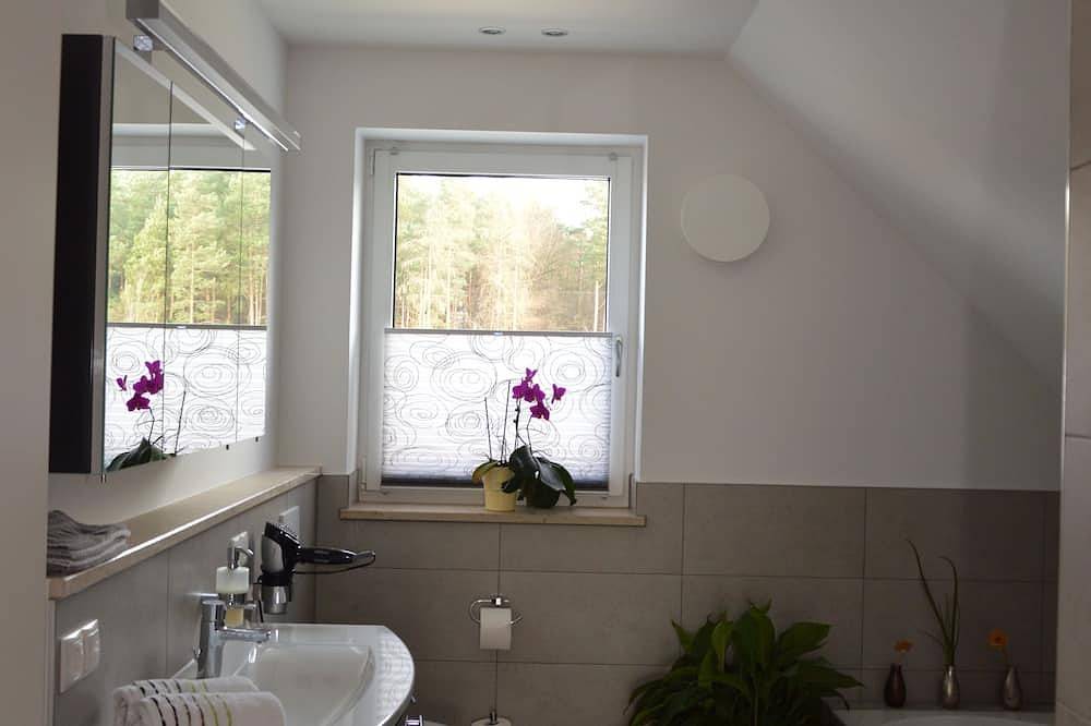 Ganze Wohnung, Attraktive Studiowohnung m. Balkon in Memmelsdorf/Bamberg u. E-Bike Abstellraum in Memmelsdorf, Landkreis Bamberg