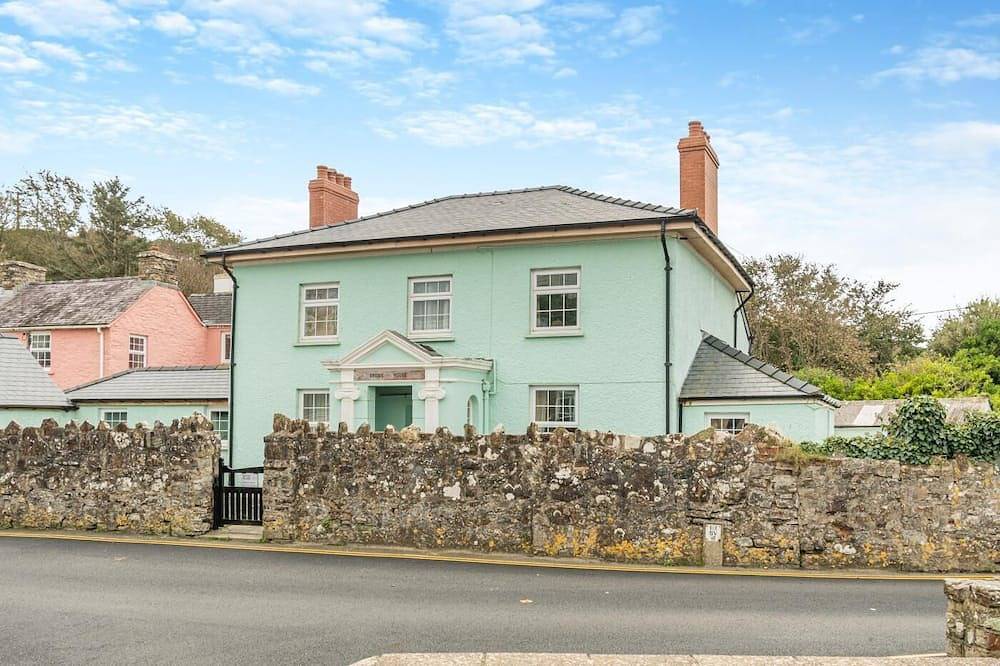 Cottage for 7 People in Little Haven, Pembrokeshire