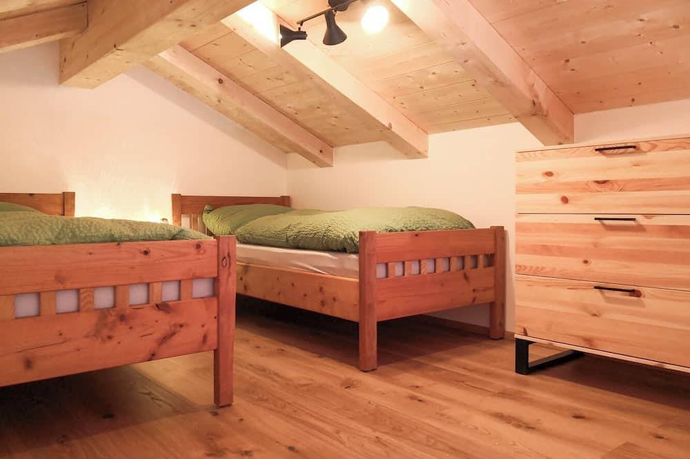 Ganze Wohnung, Ferienwohnung 2 mit Balkon für max. 6 Personen in Seebruck, Chiemsee