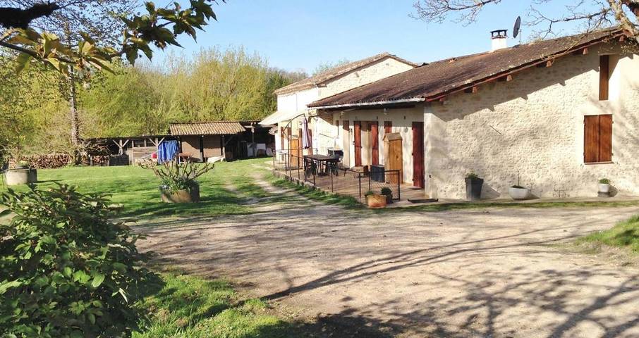Cottage pour 3 personnes, avec jardin à Esclottes
