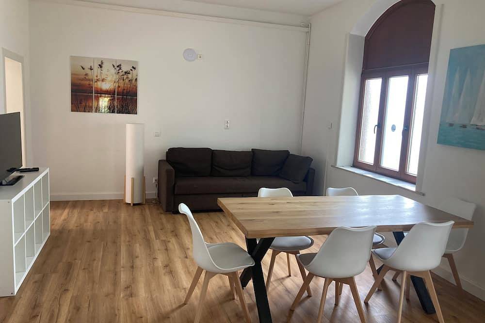 Ganze Wohnung, Urban & naturnah am Alten Bahnhof bei Hamburg. Helle Wohnung mit 2 Schlafimmern in Trittau, Kreis Stormarn