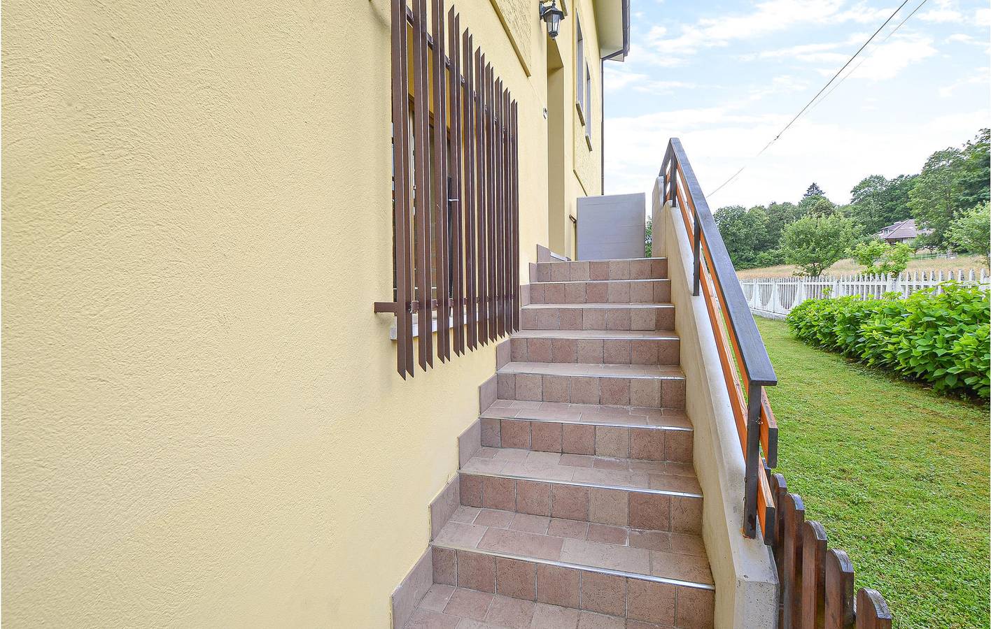 Ganze Ferienwohnung, Umzäunte Terrasse Apartment mit Küche in der Nähe von Torrente in Enemonzo, Südliche Karnische Alpen
