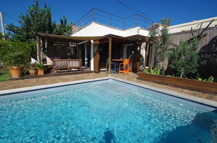Ferienhaus für 6 Personen, mit Balkon und Terrasse sowie Garten und Pool
