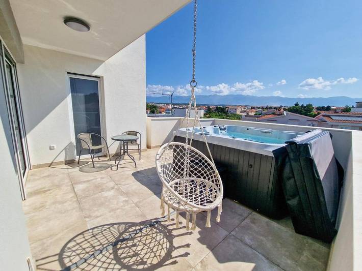 Villa für 10 Personen, mit Balkon und Whirlpool sowie Terrasse und Garten in Novalja - 2