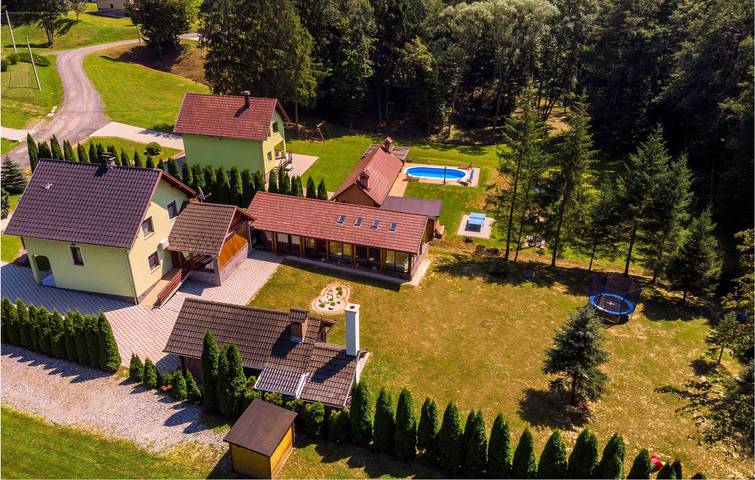 Ferienhaus für 7 Personen, mit Terrasse und Whirlpool sowie Sauna und Garten