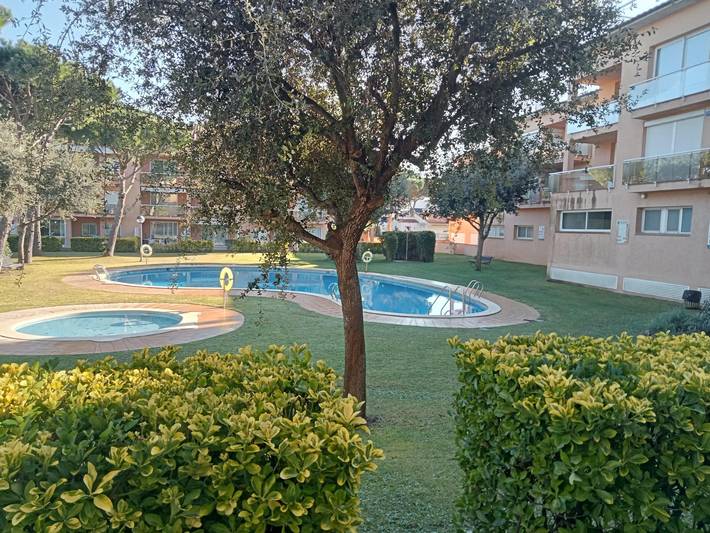 Ganze Wohnung, Geräumiges Eg-Appartement mit Garten & Terrasse, Pool, 1,3 km vom Strand entfernt – Platz für 6 Pers. in Pals, Costa Brava