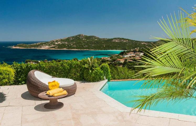 B&b per 2 persone, con Balcone e Idromassaggio nonché Terrazza e Giardino a Arzachena