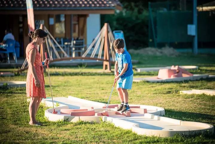 Camping für 4 Personen, mit Pool und Terrasse in Aquitanien - 2