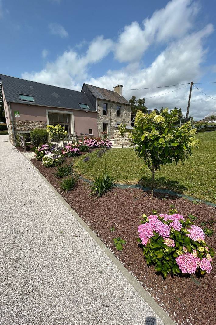 Location de vacances pour 10 personnes, avec jardin à Gouvets - 2