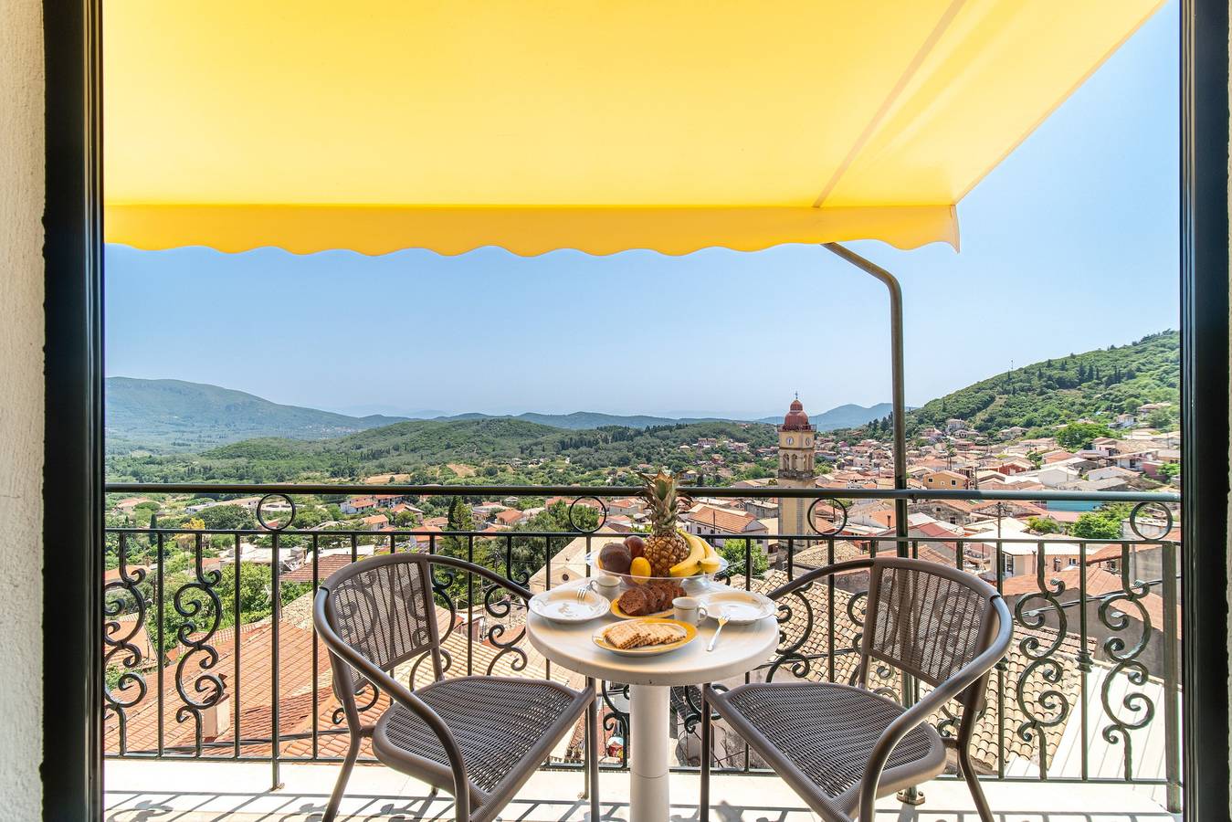 Geheel appartement, Studio-appartement 'Pavlos & Sofia Studio' met bergzicht, tuin en terras in Corfu