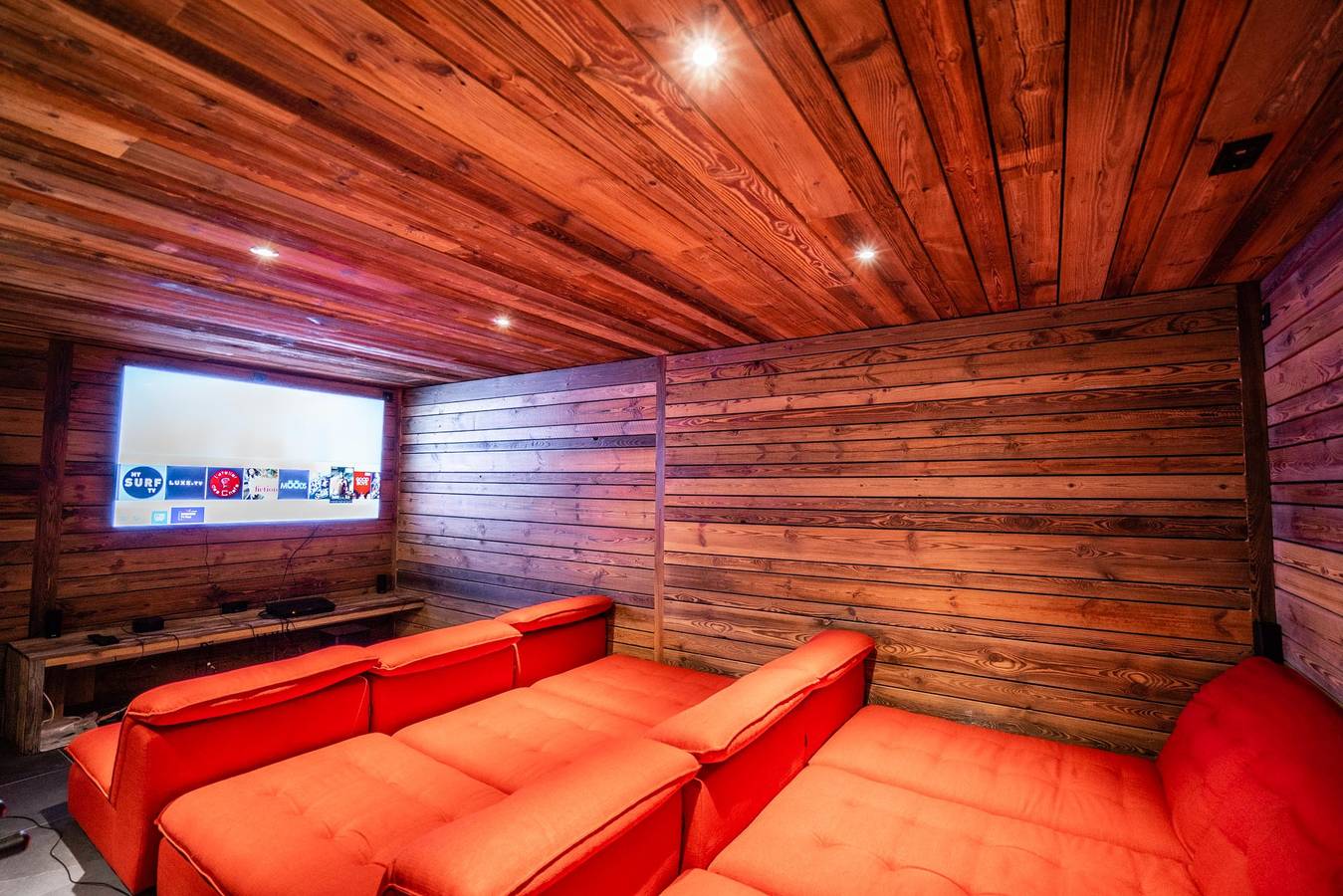 Chalet Beleza 24 personnes La Salle Les Alpes au pied des pistes à l'aravet, Jacuzzi et Skiroom. in La Salle-les-Alpes, Serre Chevalier
