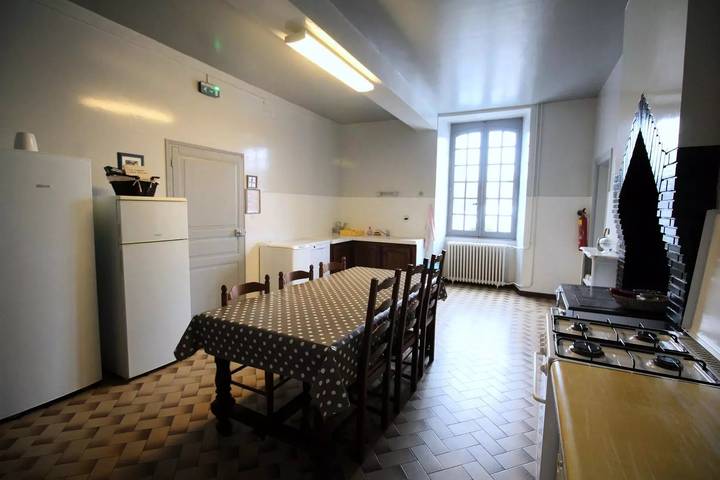 Gîte pour 14 personnes à Lussac-les-Églises