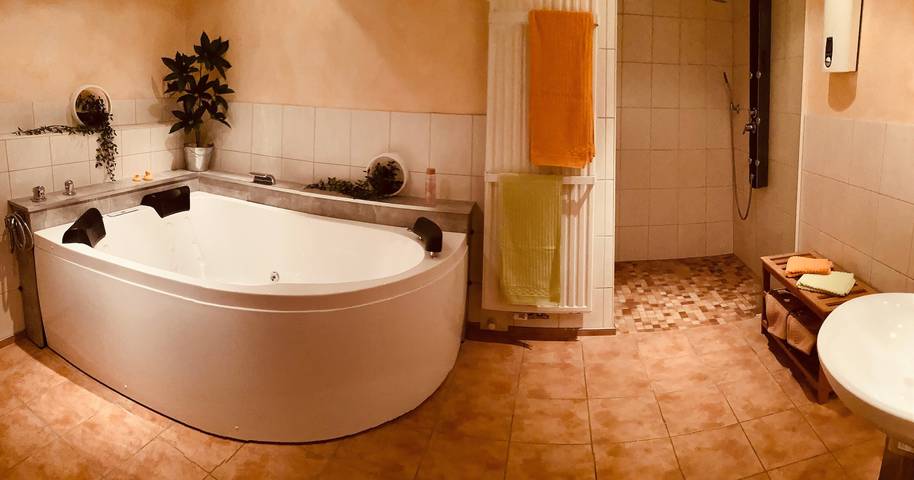Ferienwohnung für 2 Personen, mit Sauna und Garten sowie Whirlpool in Diemelstadt